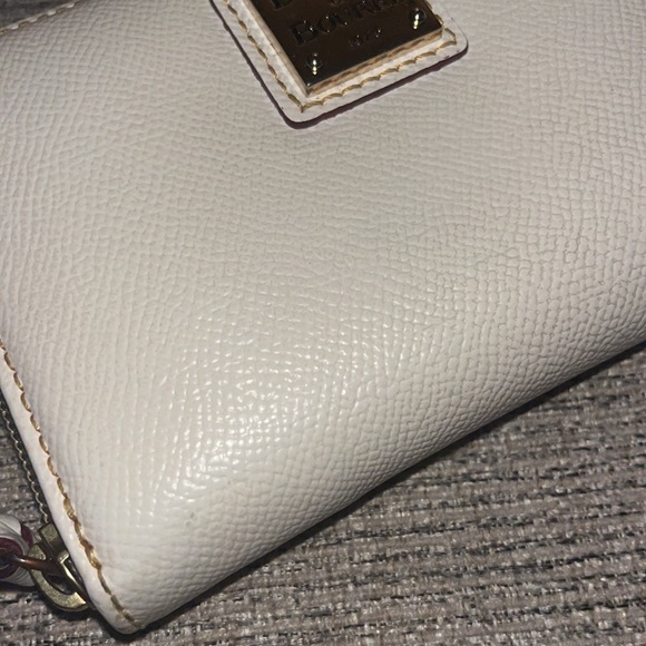 Dooney & Bourke White Pebble Medium Wallet - Picture 2 of 12